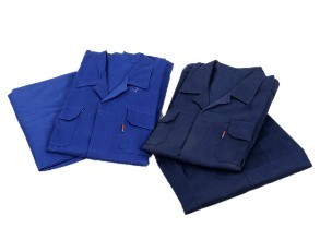 工作? /> 
</p>
<p>
	<br />
</p>
<p>
	1.全棉作业服的保养Q?br />
<br />
如果是棉麻资料的作业服，必定要留意防潮防霉，作业服怎么q行日常的保dQ就必定要留意醋Q由于醋是会Ҏl品形成腐蚀的，保藏前要z净Q晒qӀ还有像是一些果汁或者是其他的酸性物质都是需求留意的Q如果不心感染了的话，保藏也要留意按色彩深分cM藏，免的怺染色Q那p立即用清水来处理Q不然的话时M了就会清z不掉?br />
<br />
2.作业服的清洗Q?br />
<br />
如果是丝l的作业服，丝绸的要点也是防潮，它比奛_子还娇气。，淡色的一些作业服的话z的比较久就会呈现掉色的现象Q我们的作业服才不会׃我们的错误做法而减短他们的寿数Q如果是q样的话Q那么就可以再水中加一些清z剂Q然后跑半个时左右Q然后再用清水来q行清洗Q期望大安做好作业服的保养Q每天都I着新的衣服Q轻松作业?</p>
<p>
	<br />
</p>
<p>
	<br />
	<div>
		<br />
	</div>
</p>
<p>
	<br />
</p>
<p>
	<br />
</p> 
						   </p>
					</div>
					  <p>发布旉Q?017-08-18 </p>
                    <p>来源Q?a href='http://m.emlm.cn/news/22.html'>http://m.emlm.cn/news/22.html</a></p>
          
					<ul class=